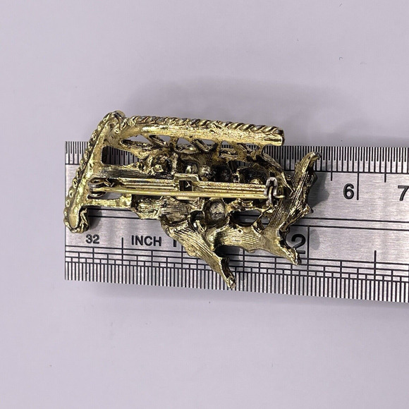 Vintage Christmas Sled Santa's Sleigh Pin Brooch Presents Enamel Rhinestone Gold - Picture 6 of 7